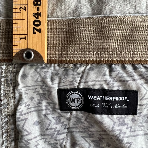 Weatherproof shorts, zip pocket, belt loops, birch (khaki) Size 42 runs big VGUC - Picture 9 of 13